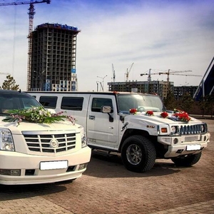 Лимузин Cadillac Escalade в Астане.