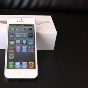 Apple iPhone 5 16/32/64 GB (Unlocked) (Black/white) 
