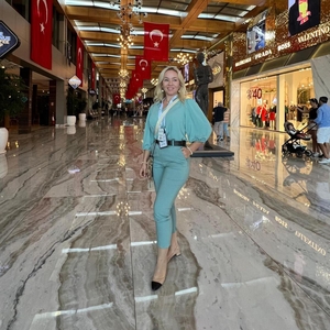 Квартира в элитном комплексе на первой береговой линии в Коньяалты./