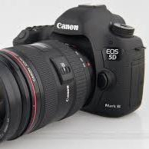 Canon EOS 5D Mark III EF 24-70mm F / 4 IS Kit Объектив 
