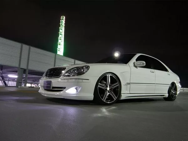 Элитный лимузин Mercedes-Benz S-class W140 белого цвета с водителем.		 15