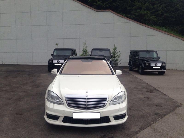 Самый крутой кортеж в Астане из черных и белых Mercedes-Benz S-Class W 4