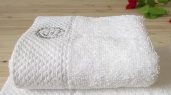 Махровое полотенце белое,  гостиничного типа