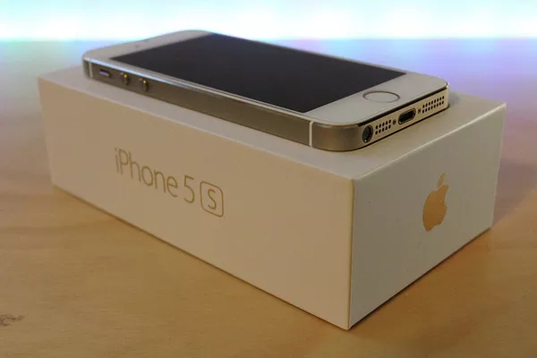 Apple  iPhone 5S 16 Гб ----- $450USD / Samsung Galaxy  S5 LTE 16GB 2