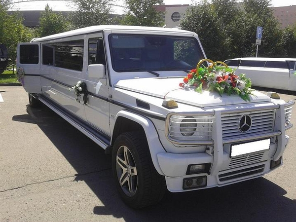 Лимузин Mercedes-Benz Gelandewagen на выписку из роддома в Астане.