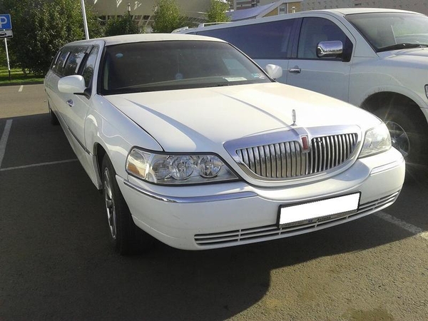 Прокат лимузина Lincoln Town Car и MB S-class W221 в городе Астана.