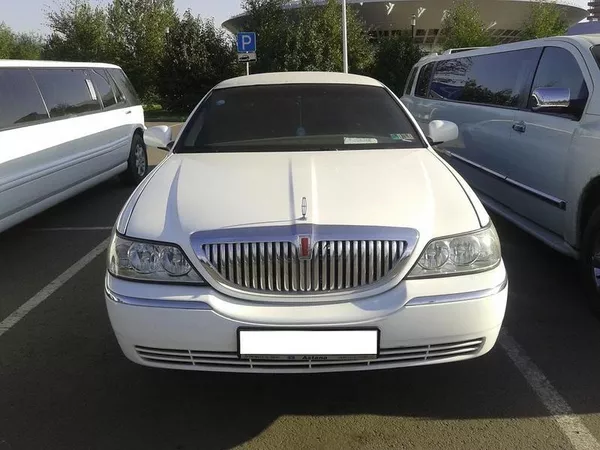 Прокат лимузина Lincoln Town Car и MB S-class W221 в городе Астана. 2