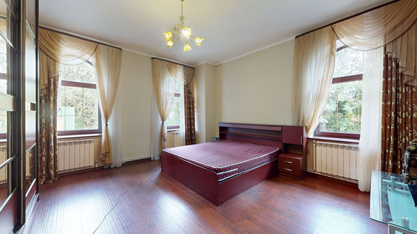 Продается особняк Капалиани,  с выходом на берег реки Пажа. 3