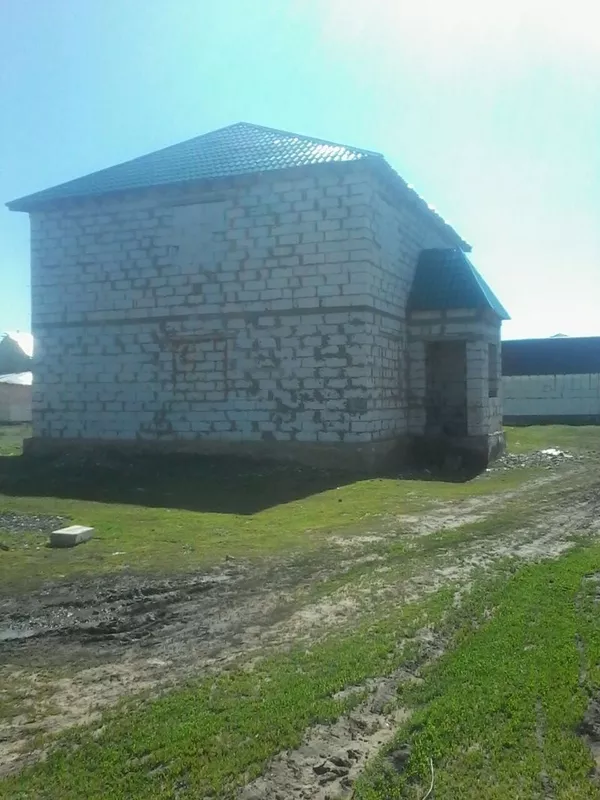 Продам дом,  п. Коянды,  недостроенный 2 уровня,  крыша металлочерепица,   2